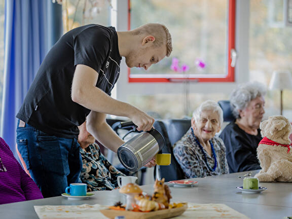De Tjamme werkt samen met vrijwilligers om de zorgdruk te verminderen